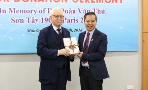 Prof. David Camroux donates 400 books on European Studies to  game đánh chắn online đổi thưởng
