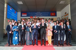 The Prime Ministers of Vietnam - Singapore inspire students to strive forward