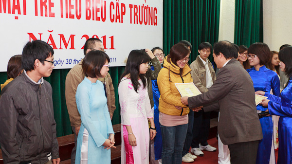 Tuyên dương gương mặt trẻ tiêu biểu năm 2011