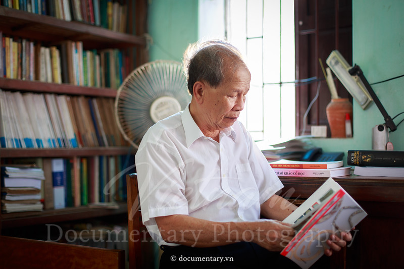 Nhà khoa học say mê gốm cổ