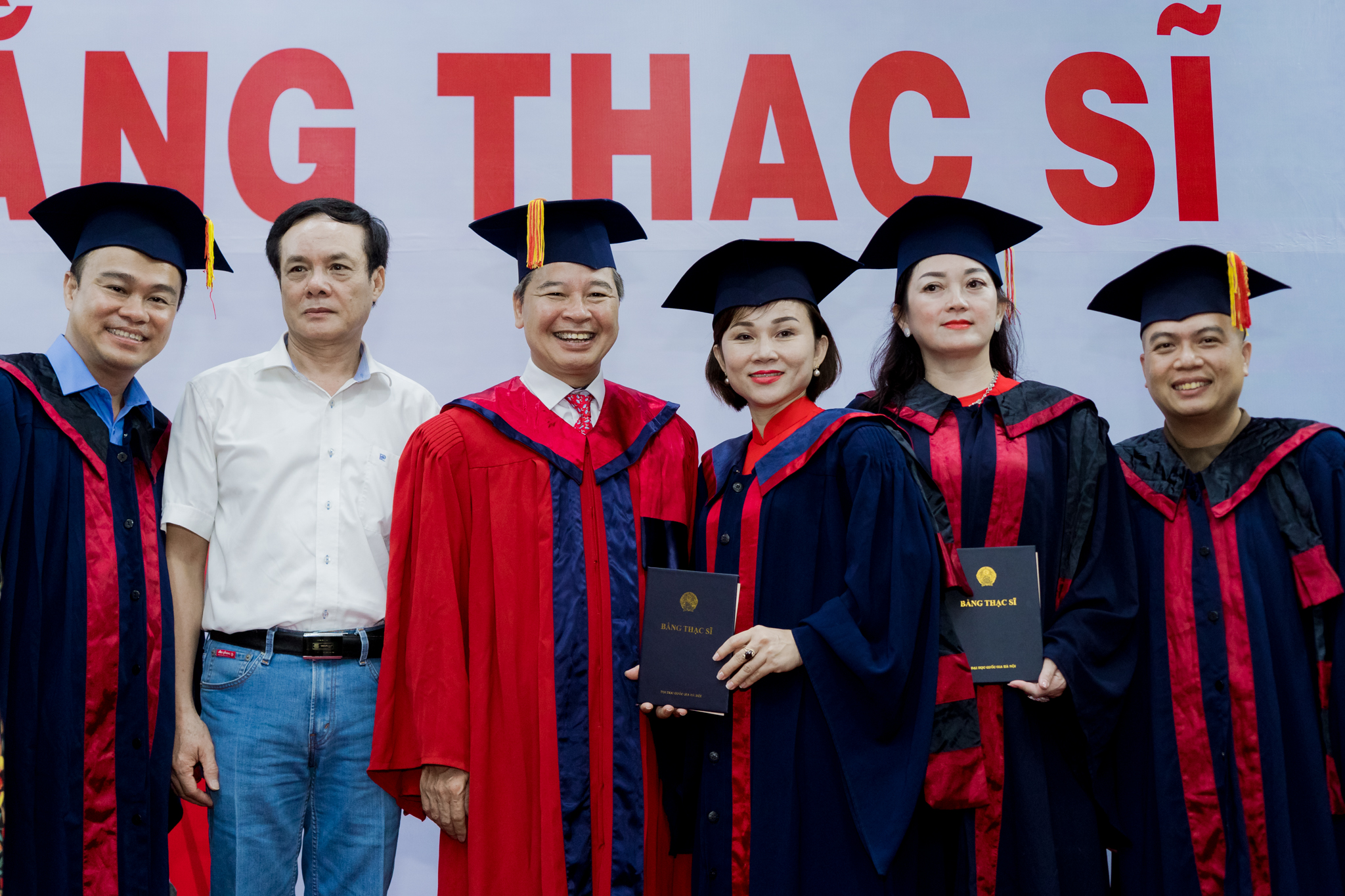 Graduation ceremony for 1st batch of master's candidates in 2020