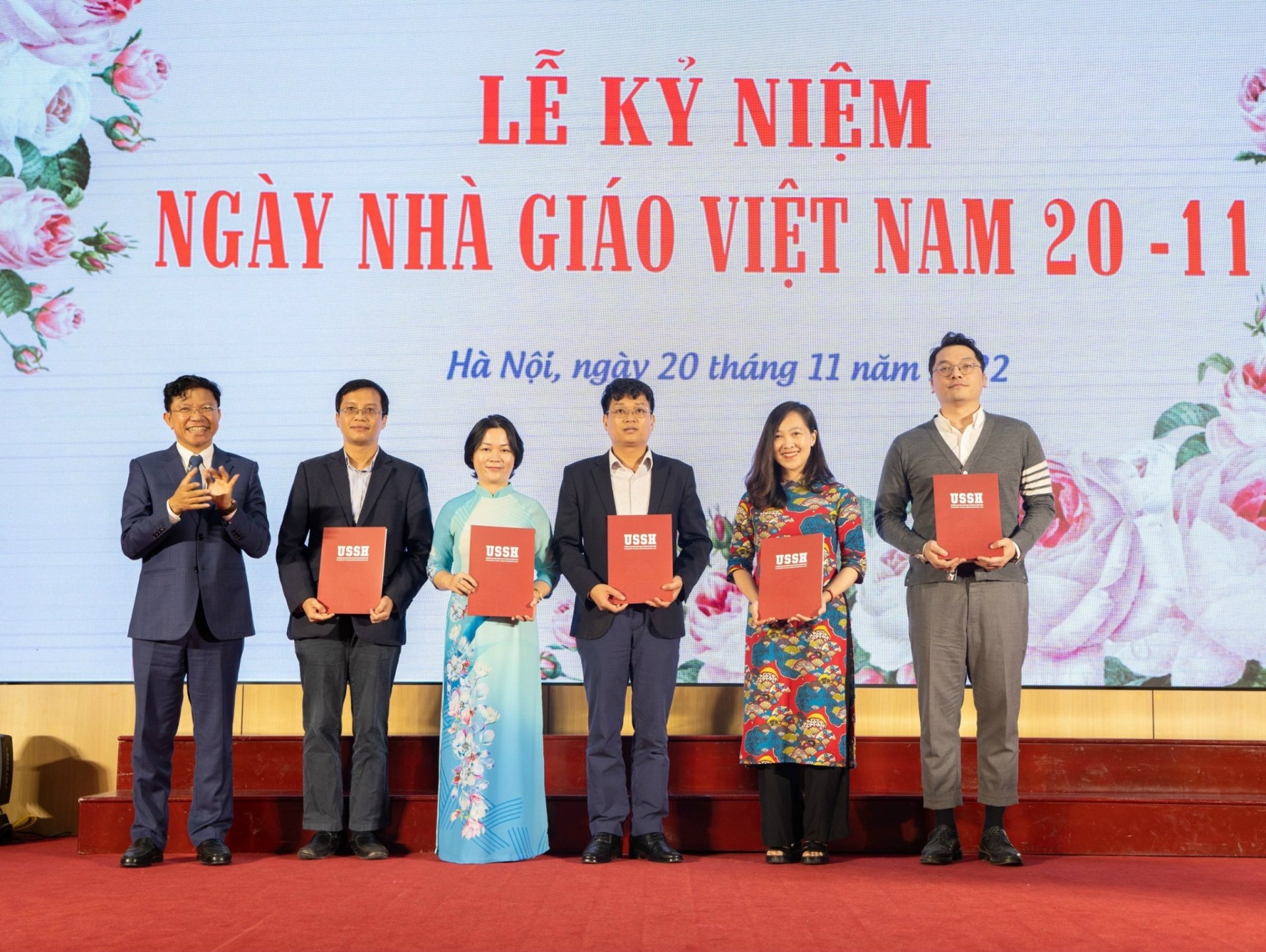 Nhà khoa học dc tặng Quỹ khuyến học vì thành tích nghiên cứu khoa học