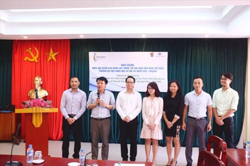 Khai giảng Khóa học Nâng cao năng lực thông tin cho sinh viên năm thứ nhất